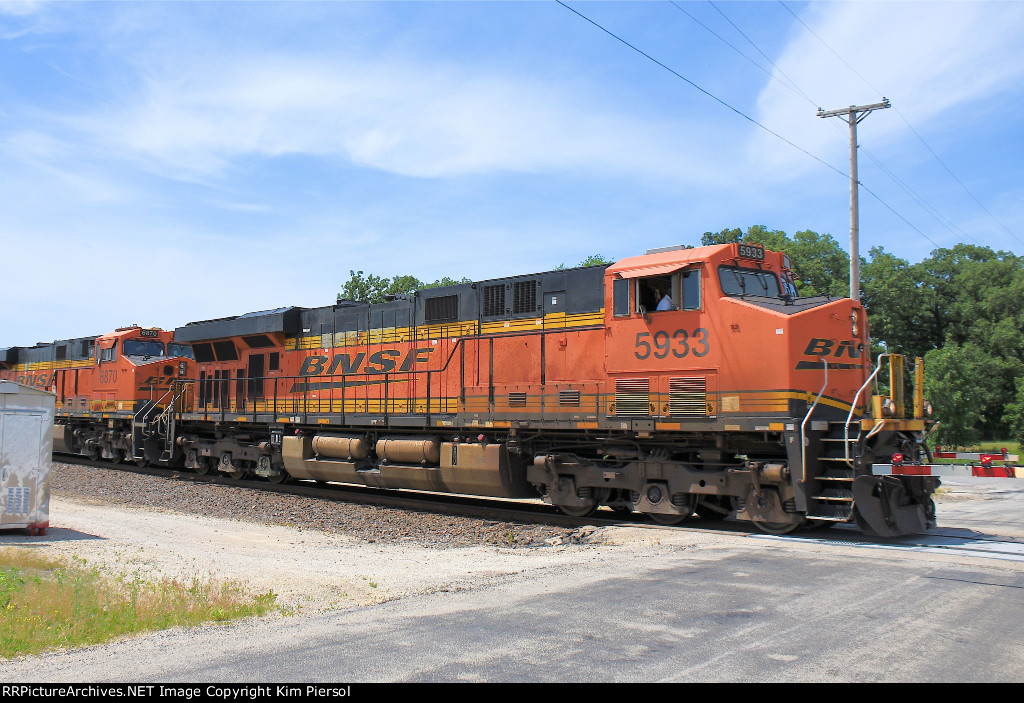 BNSF 5933